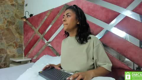Snapshot of keylli_vega chatting on 05.15.26 keylli_vega online show from 05.15.26