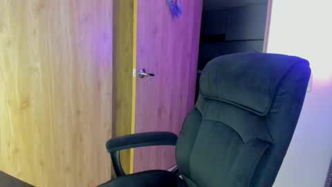 Laura online show from 02.12.25