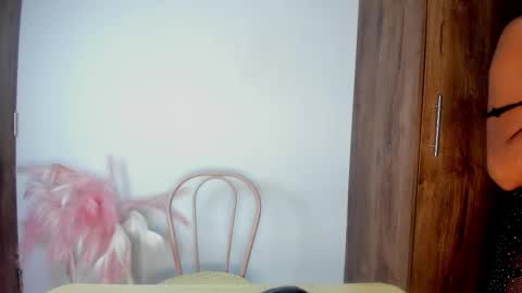 khate_smith online show from 10.11.25