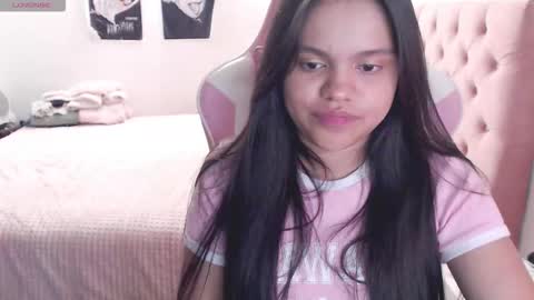 Snapshot of khaterin_26 chatting on 11.21.25 khaterin_26 online show from 11.21.25