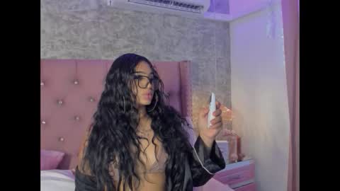 Khelany Isyy  online show from 02.10.26