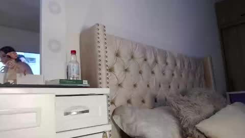 Snapshot of khloe33 chatting on 02.13.25 khloe33 online show from 02.13.25