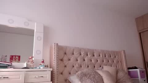Snapshot of khloe33 chatting on 02.22.25 khloe33 online show from 02.22.25