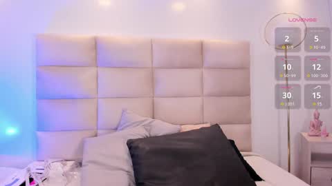 Snapshot of khloe_018 chatting on 12.17.24 KHLOE online show from 12.17.24