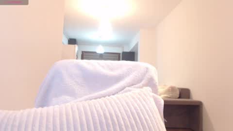 Snapshot of khloe_star chatting on 03.06.25 Khloe online show from 03.06.25