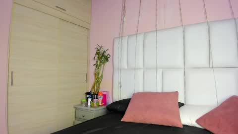    N         M online show from 09.10.25