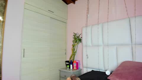    N         M online show from 09.18.25