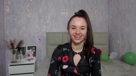 Snapshot of kiaracriegs chatting on 01.25.25 Kara online show from 01.25.25
