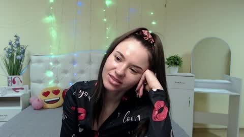 Snapshot of kiaracriegs chatting on 01.31.25 Kara online show from 01.31.25