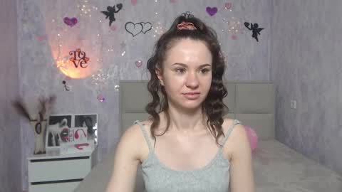 Snapshot of kiaracriegs chatting on 02.12.25 Kara online show from 02.12.25