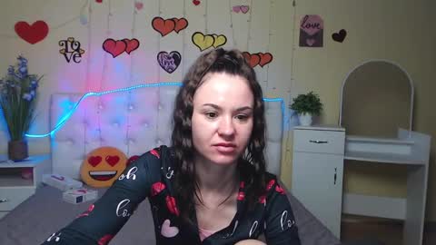 Snapshot of kiaracriegs chatting on 02.13.25 Kara online show from 02.13.25