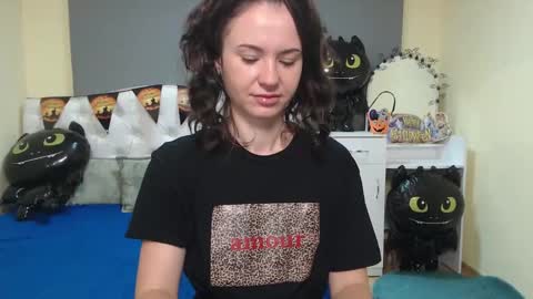 Snapshot of kiaracriegs chatting on 10.15.25 Kara online show from 10.15.25