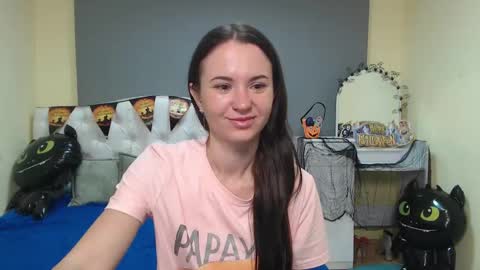 Snapshot of kiaracriegs chatting on 10.16.25 Kara online show from 10.16.25