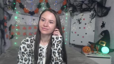 Snapshot of kiaracriegs chatting on 10.25.25 Kara online show from 10.25.25