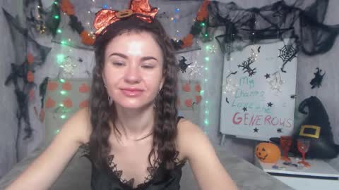 Snapshot of kiaracriegs chatting on 10.27.25 Kara online show from 10.27.25