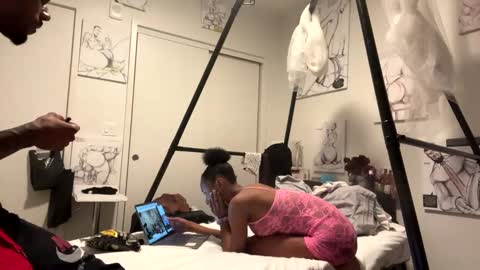 HunneysPlayRoom online show from 12.21.24