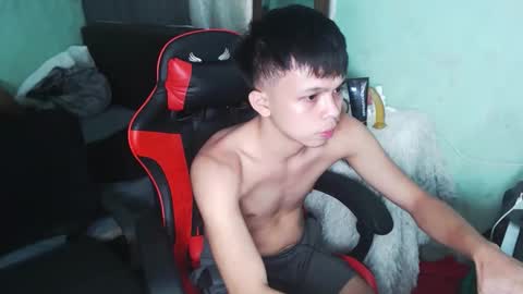 Snapshot of kiel_asianboy chatting on 05.22.26 EJ online show from 05.22.26