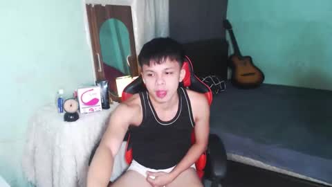 Snapshot of kiel_asianboy chatting on 05.24.26 EJ online show from 05.24.26