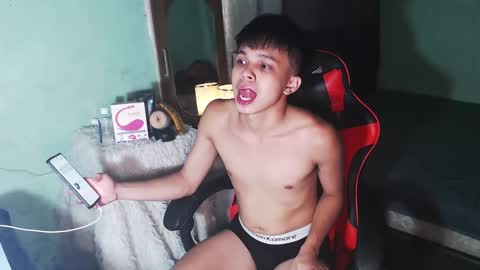 Snapshot of kiel_asianboy chatting on 05.25.26 EJ online show from 05.25.26