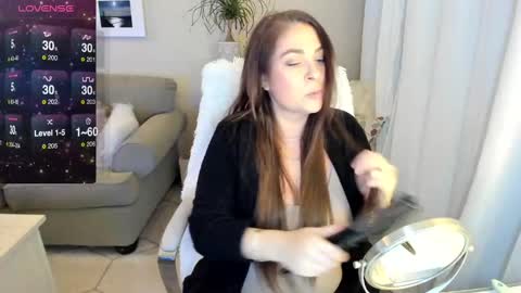 Snapshot of kierareines chatting on 12.22.24 Kiera Reines online show from 12.22.24