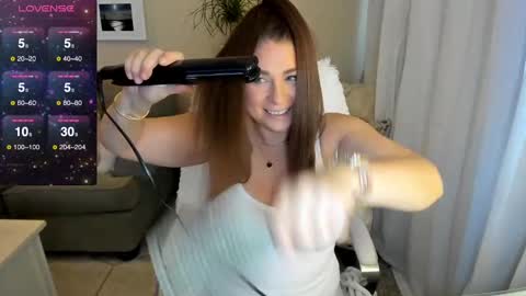 Snapshot of kierareines chatting on 12.23.24 Kiera Reines online show from 12.23.24