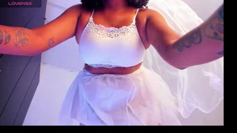 Snapshot of kihara_brunette chatting on 10.31.25 Kihara Brunette online show from 10.31.25