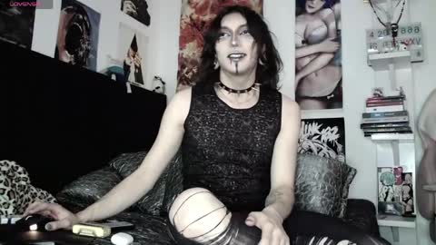 Snapshot of kiiller_queen chatting on 04.30.26 kenny online show from 04.30.26