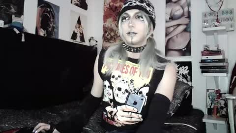 Snapshot of kiiller_queen chatting on 05.19.26 kenny online show from 05.19.26