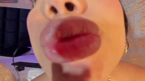 Snapshot of kiim_taaylor chatting on 01.28.25 Kim online show from 01.28.25