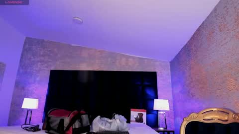 Snapshot of kiim_taaylor chatting on 02.12.25 Kim online show from 02.12.25