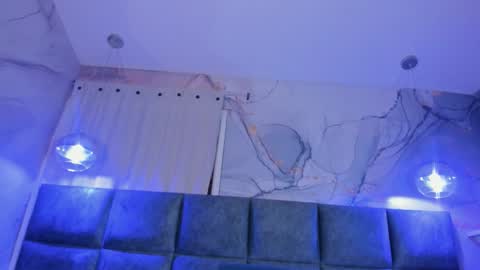 Snapshot of kiim_taaylor chatting on 12.21.25 Kim online show from 12.21.25