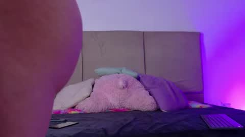 Snapshot of kiimcooper_ chatting on 06.18.26 KIM COOPER online show from 06.18.26