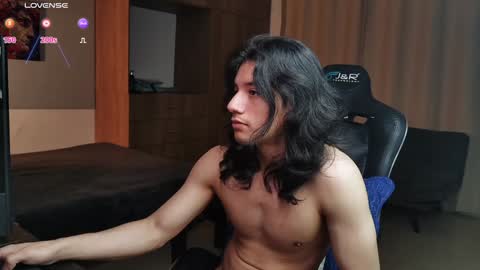 Snapshot of kikeruiz_19 chatting on 12.14.24 kikeruiz 19 online show from 12.14.24