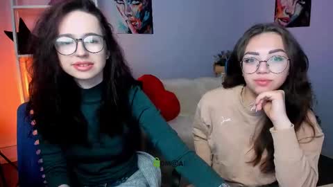 Snapshot of kiki_swan chatting on 03.04.25 kiki_swan online show from 03.04.25