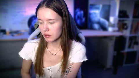 Snapshot of kikies_ chatting on 12.08.24 Mika and Miranda online show from 12.08.24