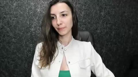 Snapshot of kikies_ chatting on 11.12.25 Mika and Miranda online show from 11.12.25