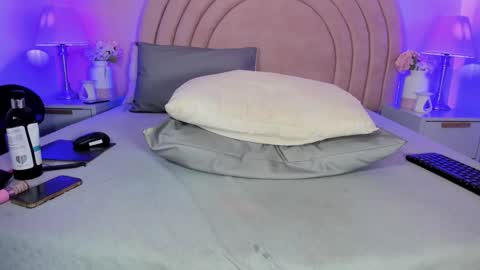 KI KI online show from 10.25.25