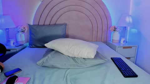 KI KI online show from 10.25.25