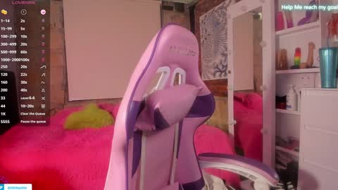 Snapshot of kikilepetite chatting on 01.24.25 kiki online show from 01.24.25