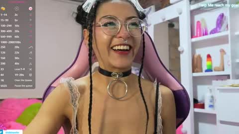 Snapshot of kikilepetite chatting on 02.13.25 kiki online show from 02.13.25