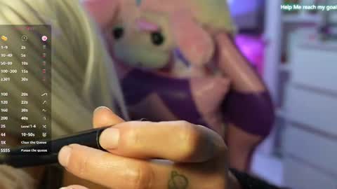 Snapshot of kikilepetite chatting on 06.11.26 kiki online show from 06.11.26