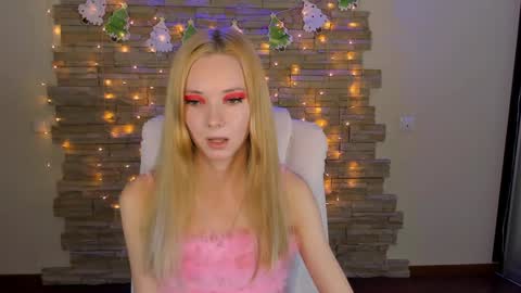 Snapshot of kim_boyd chatting on 01.11.25 kim_boyd online show from 01.11.25