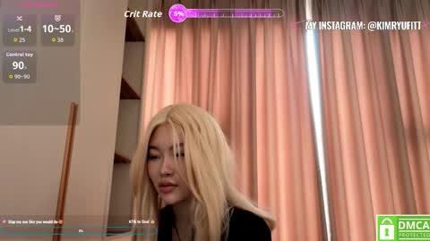 Snapshot of kim_ryu chatting on 12.02.25 Kim online show from 12.02.25