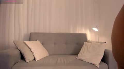 Snapshot of kim_spencer chatting on 12.17.25 Kim online show from 12.17.25