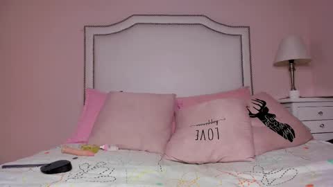 Snapshot of kimapril chatting on 03.12.25 April online show from 03.12.25