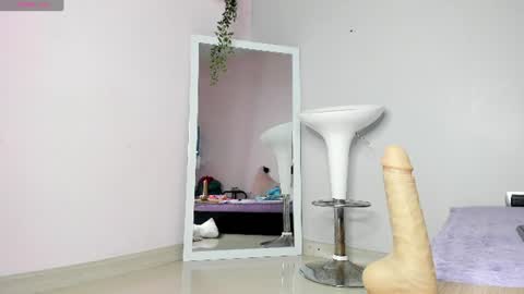 Snapshot of kimapril chatting on 06.12.26 April online show from 06.12.26