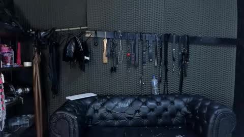  KIMBERLY SWAN  online show from 11.04.25