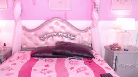 Snapshot of kimberlybale chatting on 06.21.26 online show from 06.21.26