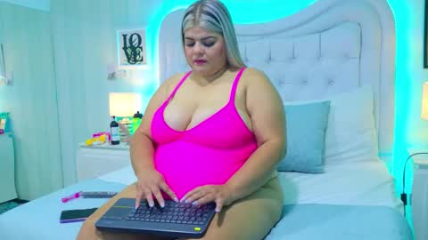 Snapshot of kimbrookss chatting on 09.11.25 KimBrooks online show from 09.11.25