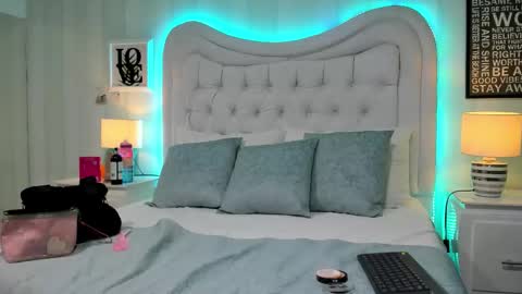 Snapshot of kimbrookss chatting on 09.16.25 KimBrooks online show from 09.16.25